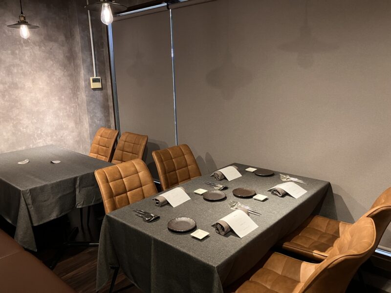 TABLE SEAT